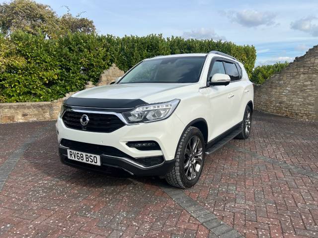 SsangYong Rexton 2.2 Ultimate 5dr Auto Estate Diesel White